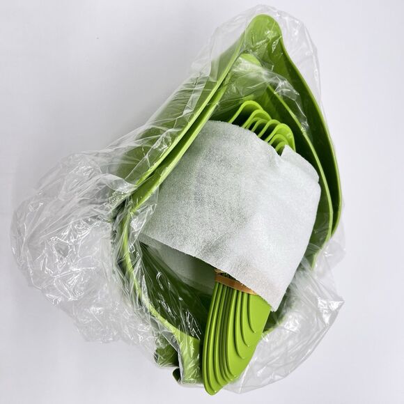 Pourfect Set of 3 Spill Proof Ergonomic Measuring Bowls/9 Measuring Cups-Avocado - Picture 3 of 6